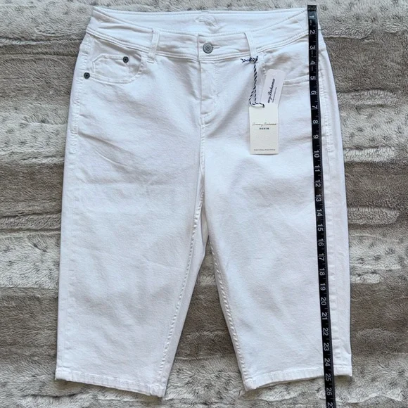 NWT TOMMY BAHAMA Women’s Afton Clam Digger Shorts in White Size 10